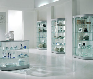 Butikkinnredning glassmonter utstillingsskap premieskap